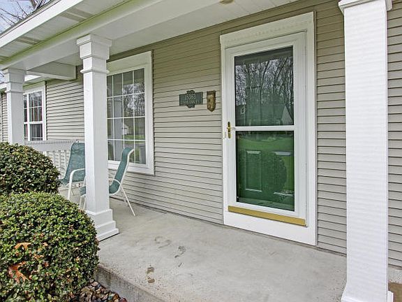 3rd image of 15363 Grand Oak Dr