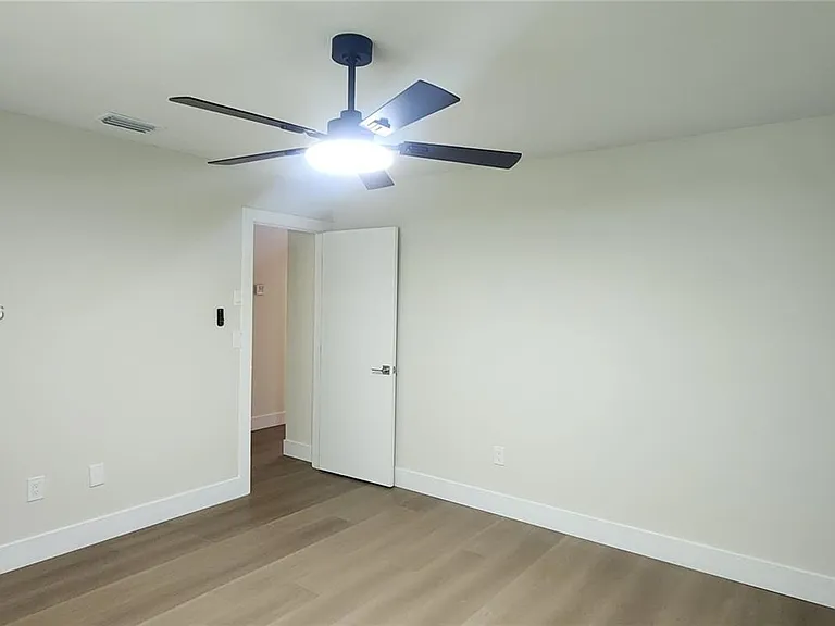 114 S Lakeside Dr #114 — Photo 18