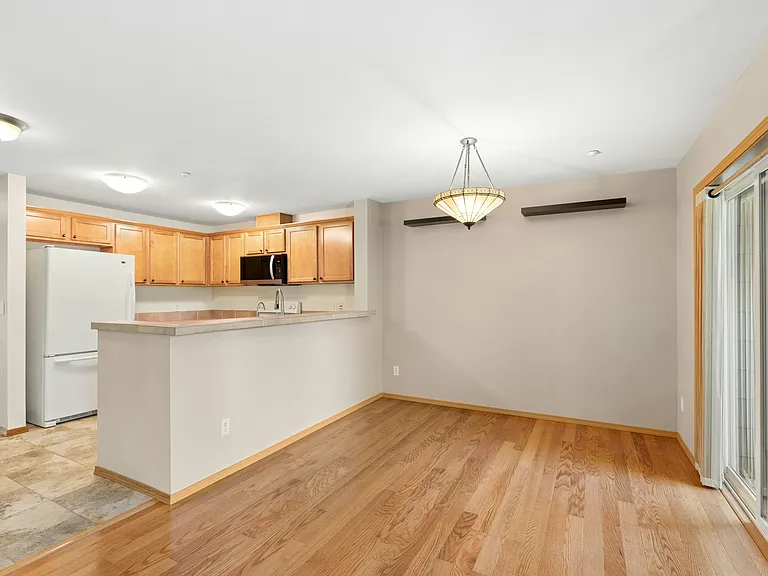 1652 25th Pl NE #203 — Photo 10