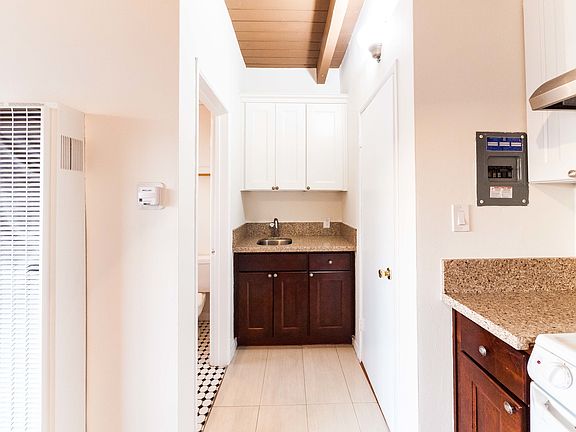 3rd image of 1022 Wilcox Ave APT 6