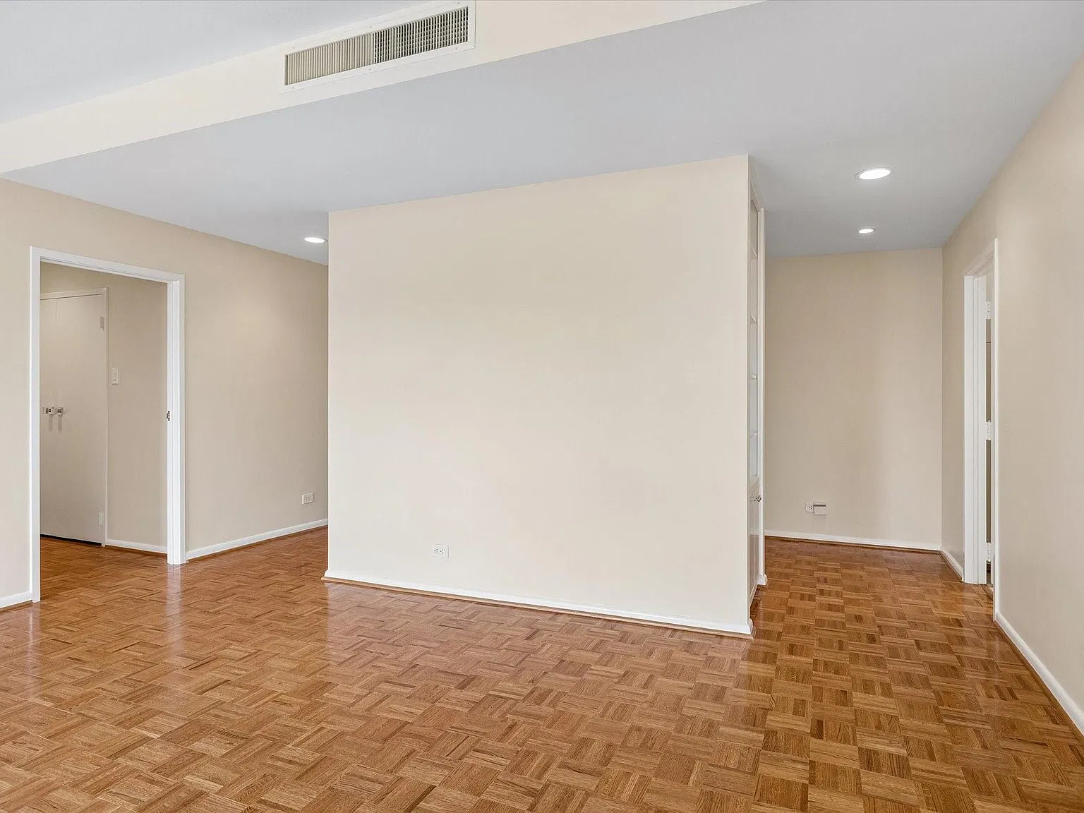3 bed, 2.5 bath, 2120 sqft, $5,850 — Photo 3