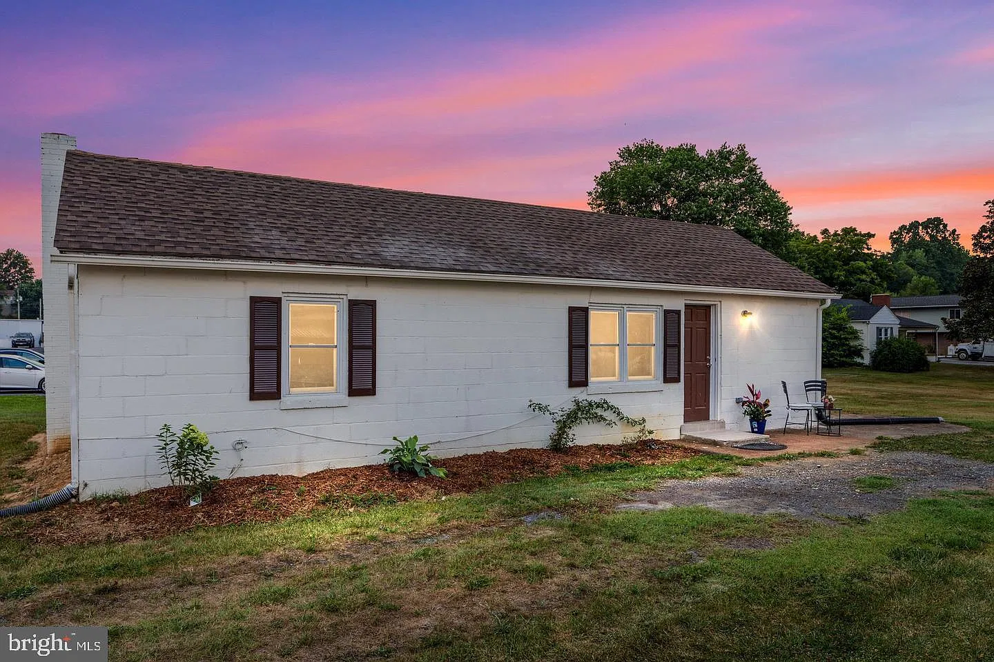 3 bed, 2.0 bath, 912 sqft, $2,000 — Photo 3