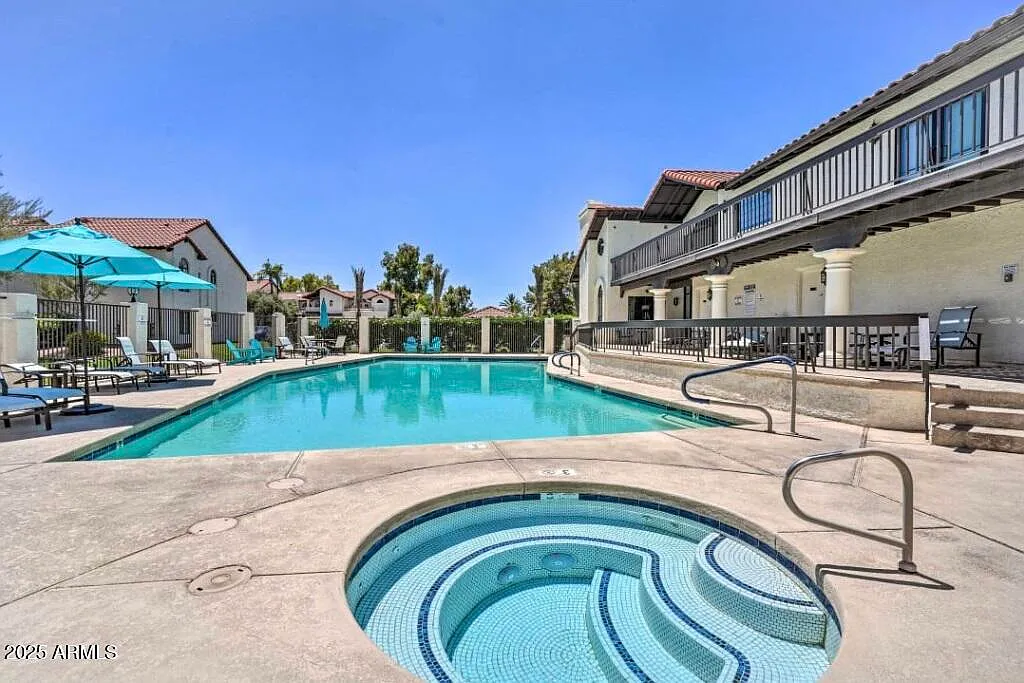 2 bed, 2.0 bath, 1117 sqft, $2,700 — Photo 2