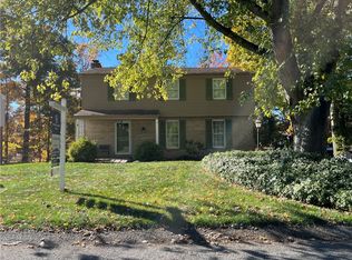 2429 Foxfield Dr, Glenshaw, PA 15116