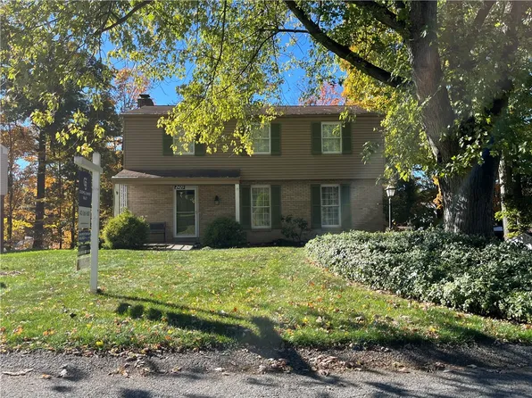 2429 Foxfield Dr, Glenshaw, PA 15116