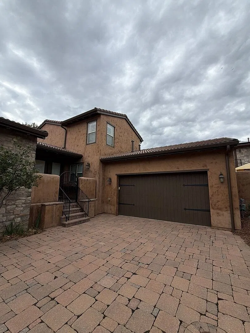 Beautiful 3 Bd Home With Large Living Space & District 20 Schools! — Photo 2