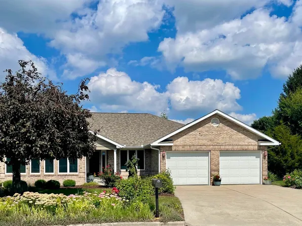 25 Augusta Dr, Lincoln, IL 62656