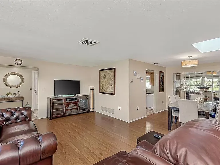 1329 Nantucket Rd — Photo 16