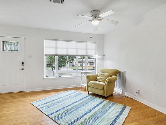 4th image of 111 Chelsea Dr
