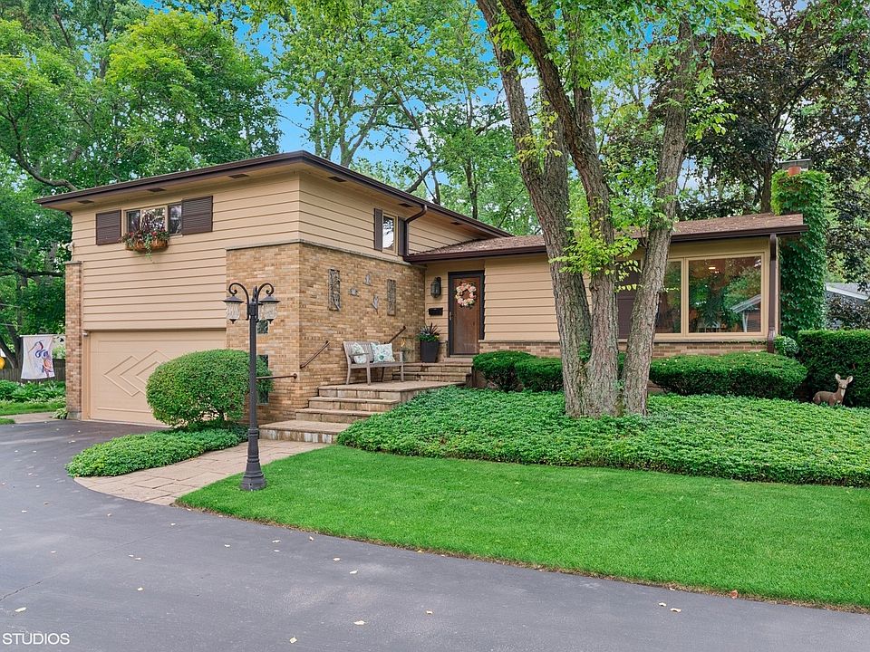 1st image of 1622 Village Green Ct