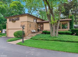 1622 Village Green Ct, Deerfield, IL 60015