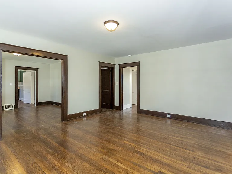 2715 Avenue H — Photo 28