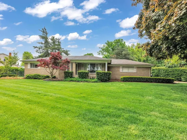 5000 Woodberry Dr, Shelby Township, MI 48316