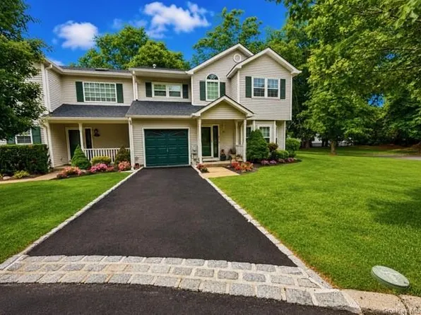 39 Merrimack Road, Smithtown, NY 11787