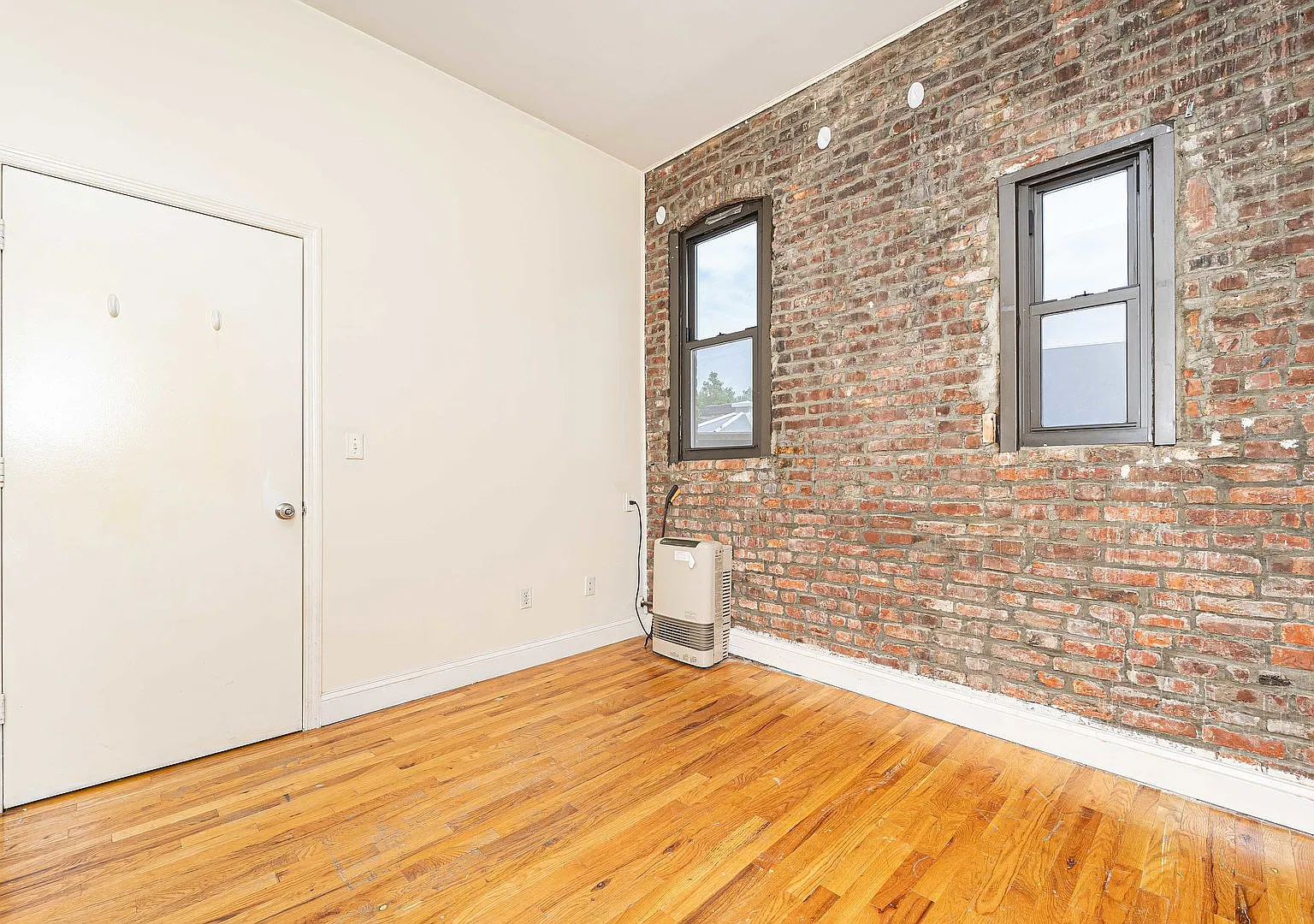 346 Gates Avenue — Photo 3