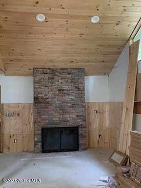 3rd image of 74 Valley Road ETW Road