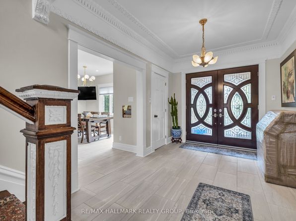 604 Queen Elizabeth Driveway, Ottawa, ON K1S 3N5