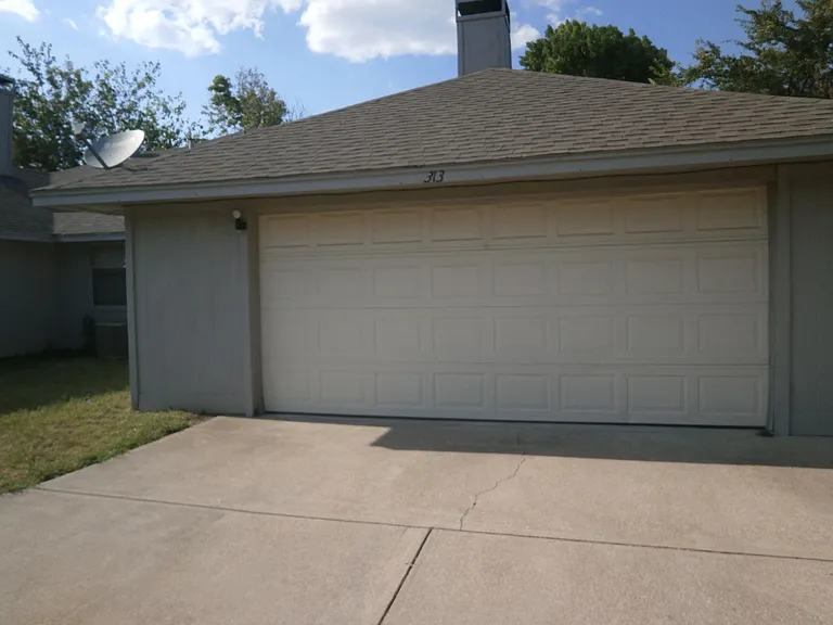 313 Bryant Ln — Photo 10