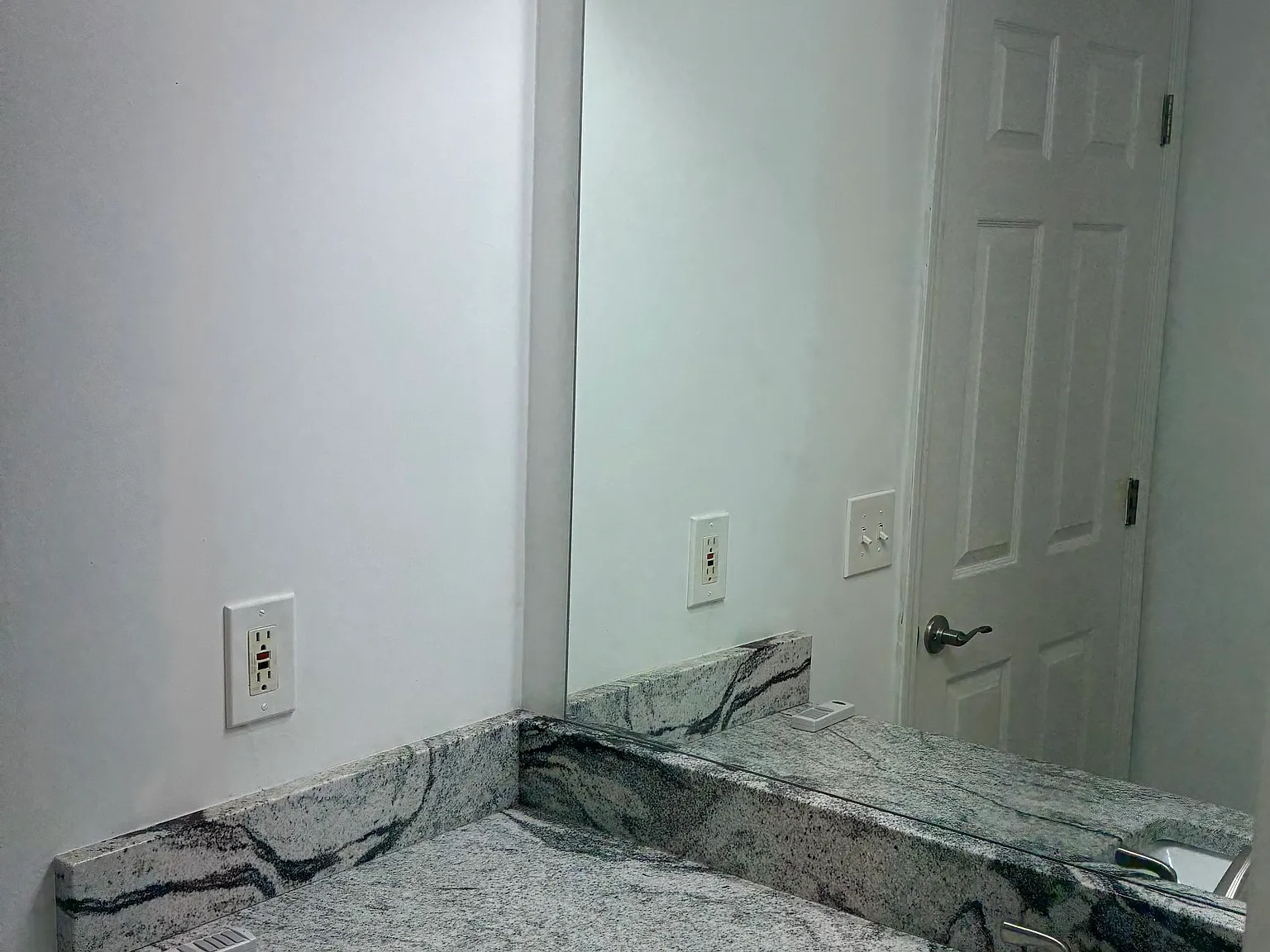 2 bed, 989 sqft, $1,950 — Photo 3