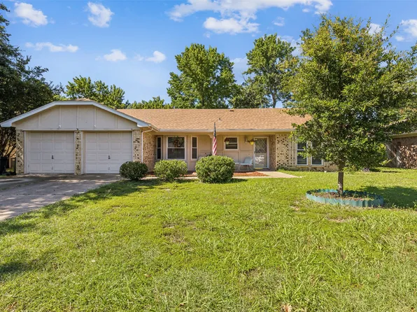 1009 Hazelwood Dr, Mansfield, TX 76063