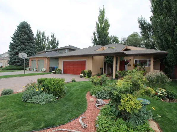18 N Coachwood Rd W, Lethbridge, AB T1K 6B5