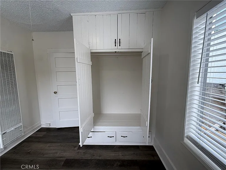 1053 Loma Dr — Photo 18