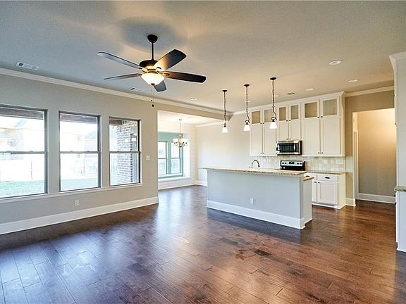 5th image of 3010 Huntington Ct