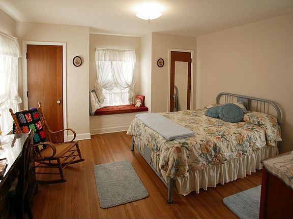 4th image of 3588 Poplar Ave