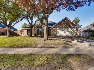 1643 Ross Dr, Midlothian, TX 76065