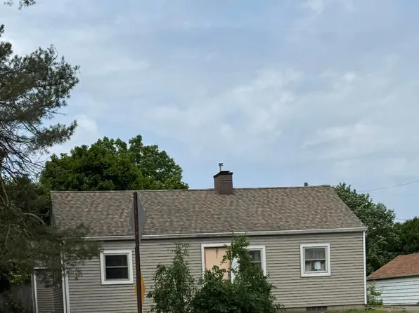 1064 S Grove Ave, Owatonna, MN 55060