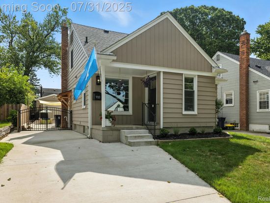910 Maplegrove Ave, Royal Oak, MI 48067