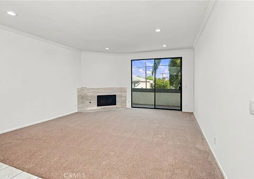 14115 Moorpark St #104
