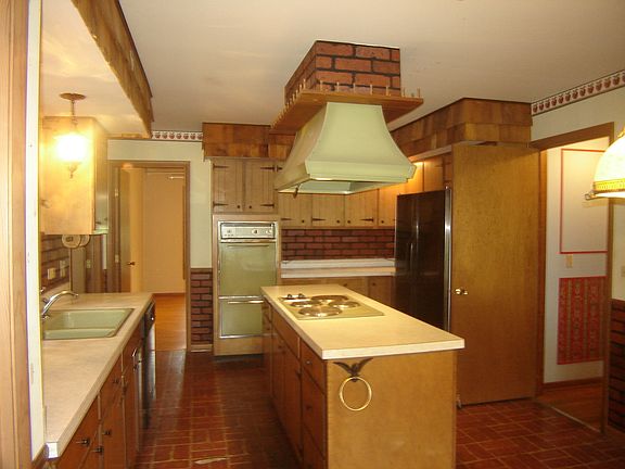 4th image of 225 W Brentwood Dr