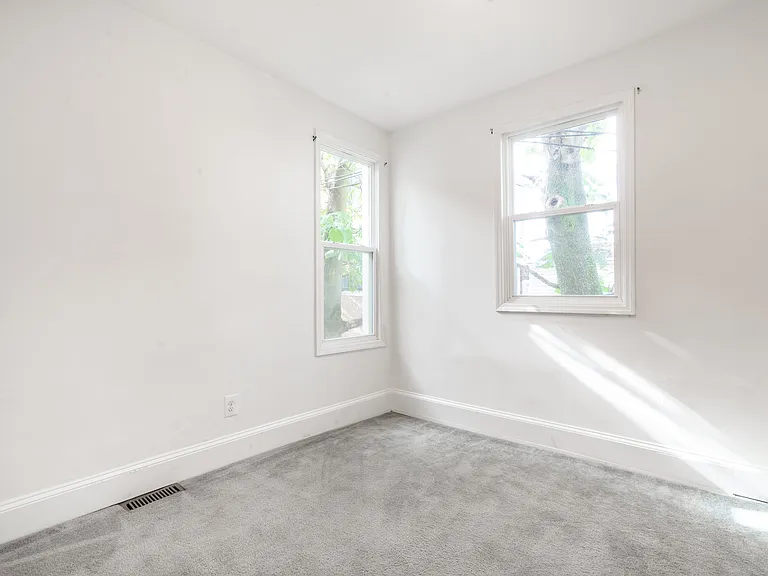 1316 N Hollywood St — Photo 19