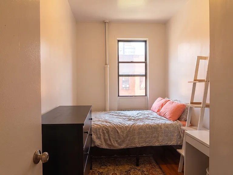 401 W 47th St #11 — Photo 6