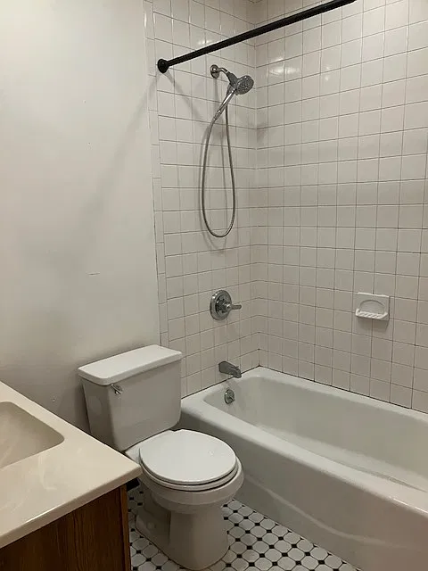 20 Llewellyn Ave — Photo 2