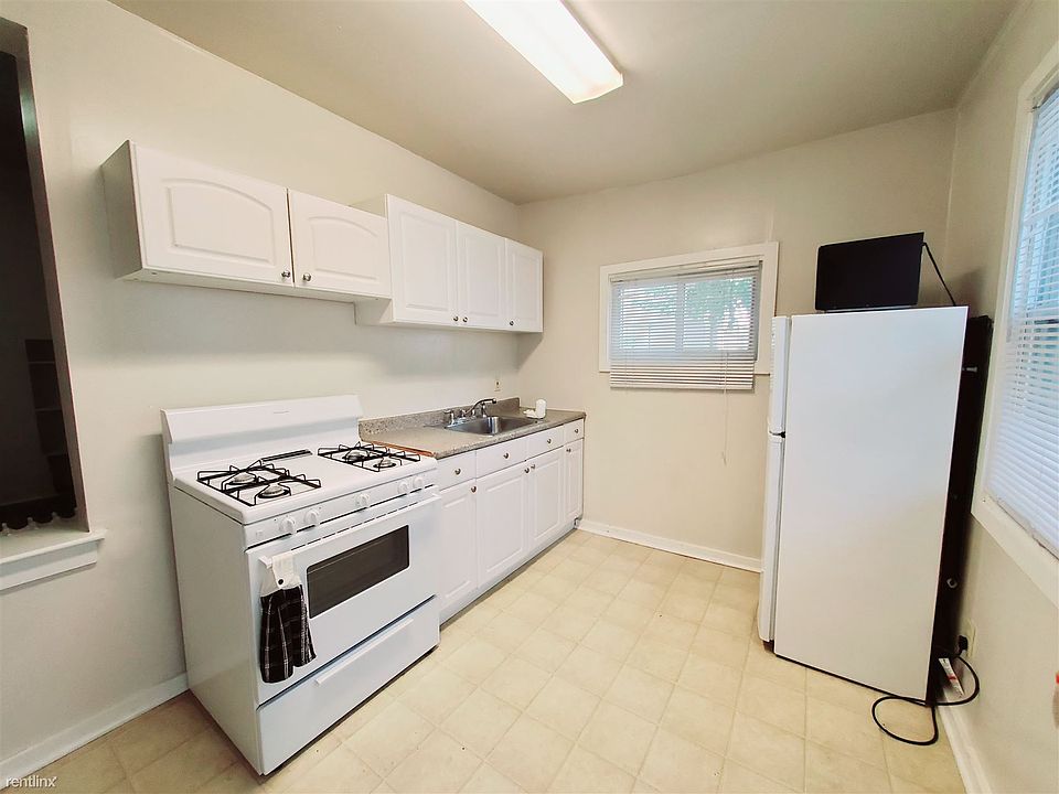 2nd image of 1444 Summer St #1STFL