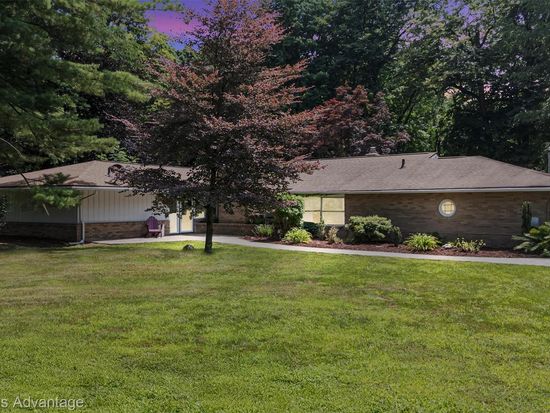 1802 Harvey Dr, Williamston, MI 48895