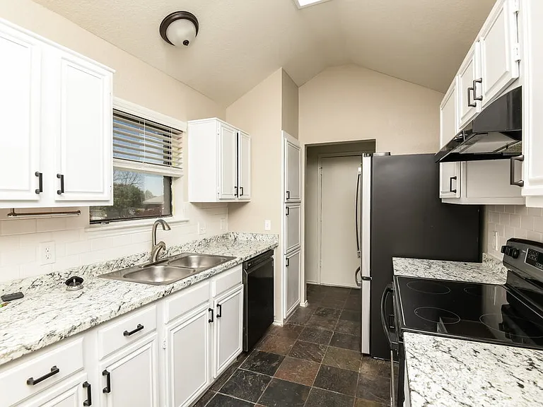 629 Ozark Ave — Photo 7