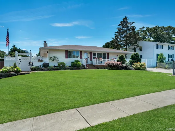 15 Abbey Drive, Commack, NY 11725