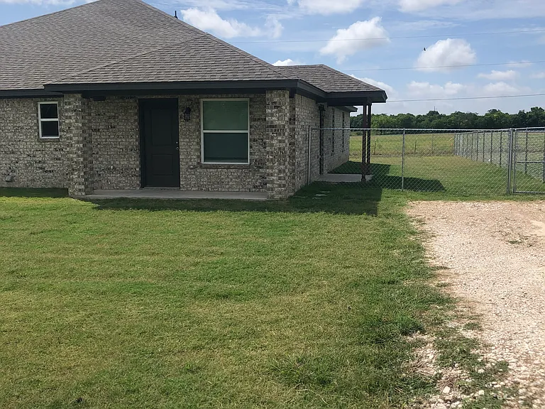 220 Melissa St — Photo 1
