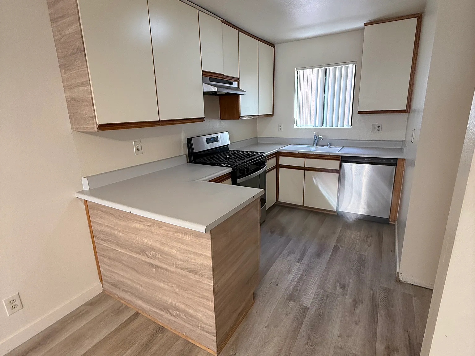 2 bed, 2.5 bath, 10 sqft, $2,800 — Photo 3