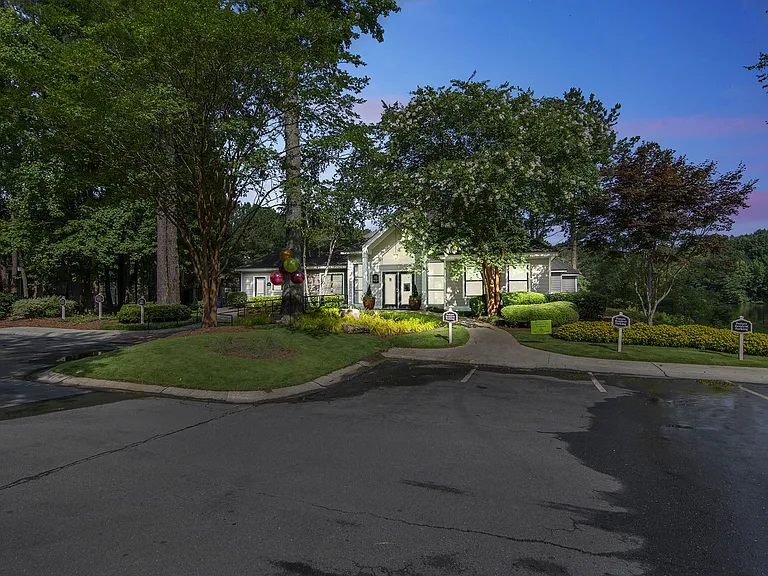 Grove Parkview — Photo 2