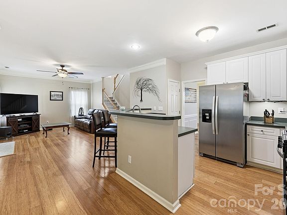 3rd image of 4439 Rock Stream Dr