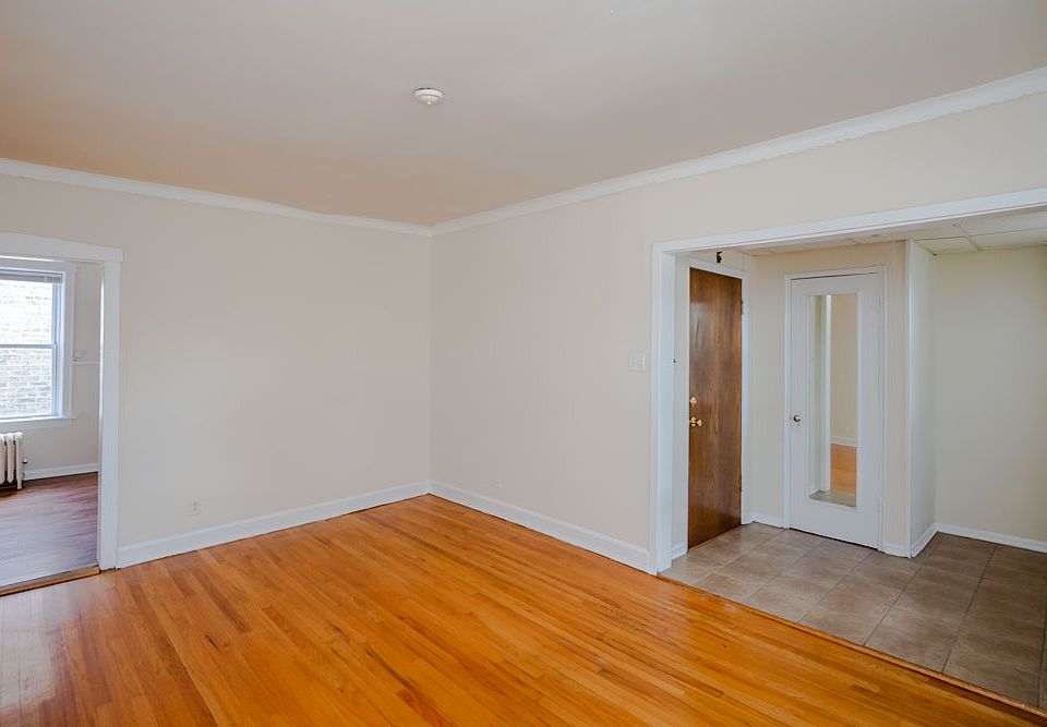 1st image of 3404 W Berteau Ave APT 3