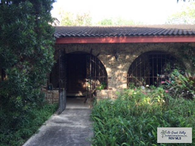 1st image of 160 Edgewater Cir