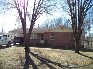 2071 Grave Hill Rd, Oneida, TN 37841