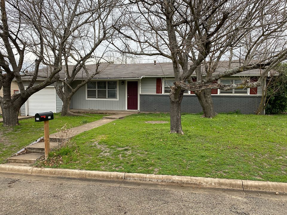 1st image of 211 N Avenue T