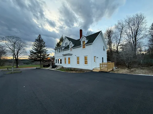 67 Pleasant St #B, Hooksett, NH 03106