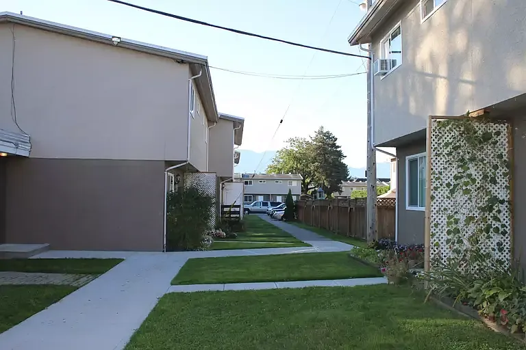 3 bed, 1.5 bath, $1,750 — Photo 2
